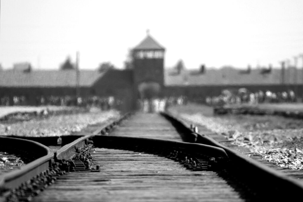 Αναζητήσεις Auschwitz Birkenau ράγες στο στρατόπεδο εξώντωσης